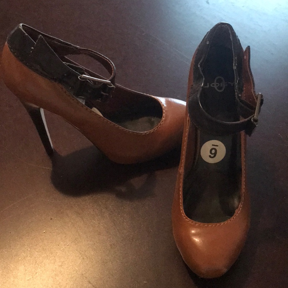 Brown Maryjane heels